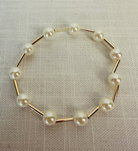 Load image into Gallery viewer, Pearl &amp; Gold Stretch Bracelet (11 pearls)
