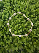 Load image into Gallery viewer, Pearl &amp; Gold Stretch Bracelet (13 pearls)
