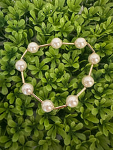 Load image into Gallery viewer, Pearl &amp; Gold Stretch Bracelet (9 Pearls)
