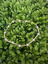 Load image into Gallery viewer, Pearl &amp; Gold Stretch Bracelet (12 pearls)
