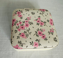 Load image into Gallery viewer, Mini Jewelry Box with Flowers
